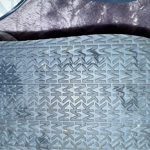 Michael Kors Monogram Flip Flops - Picture 4 of 8